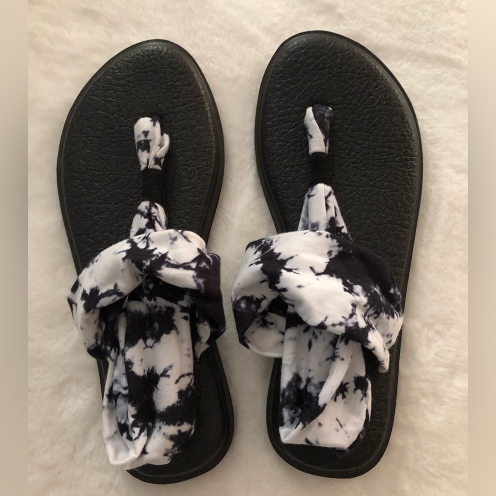 Sanuk flip flops